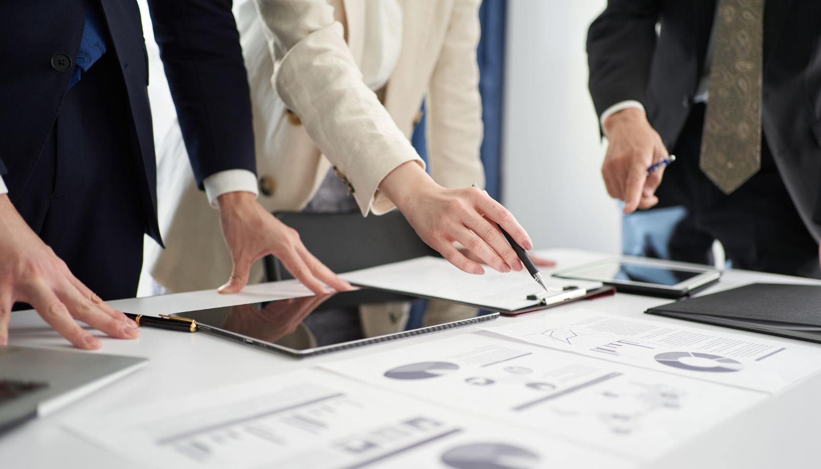 インサイドセールスについてミーティングする様子