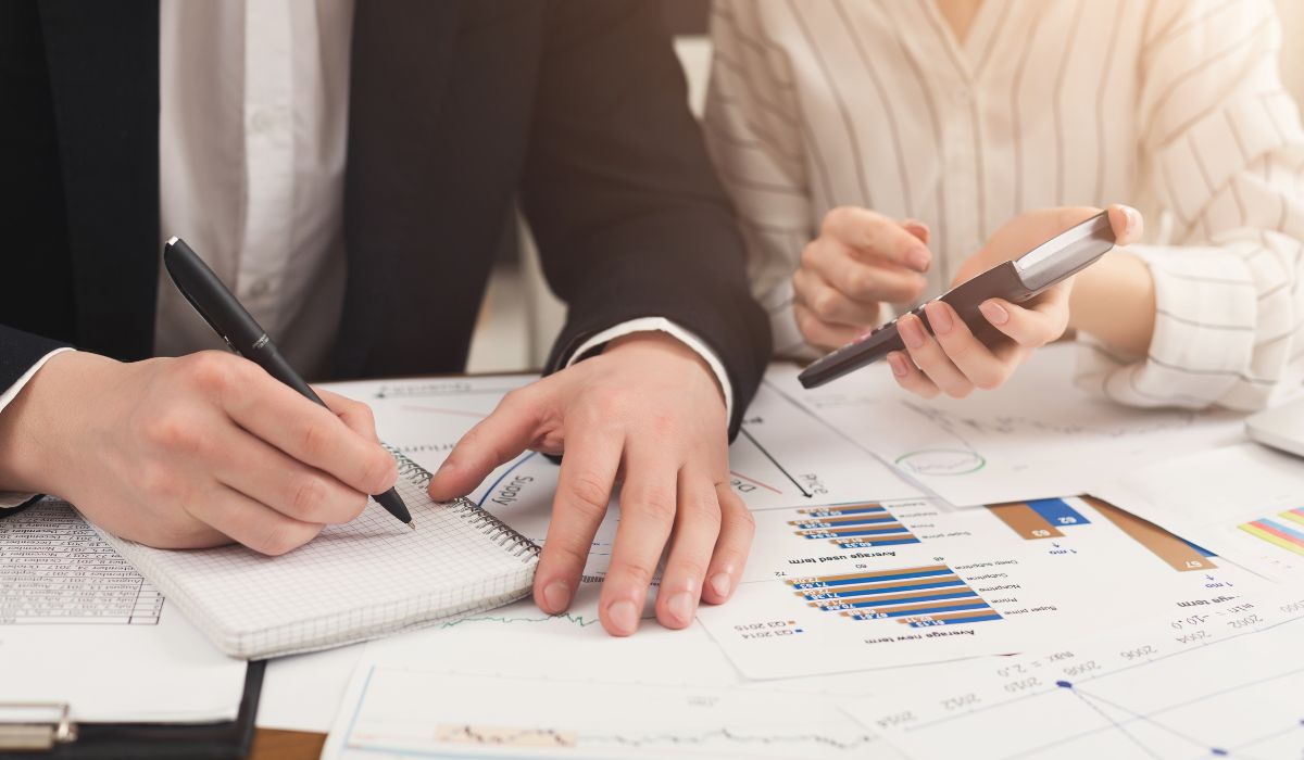 費用対効果を測る様子